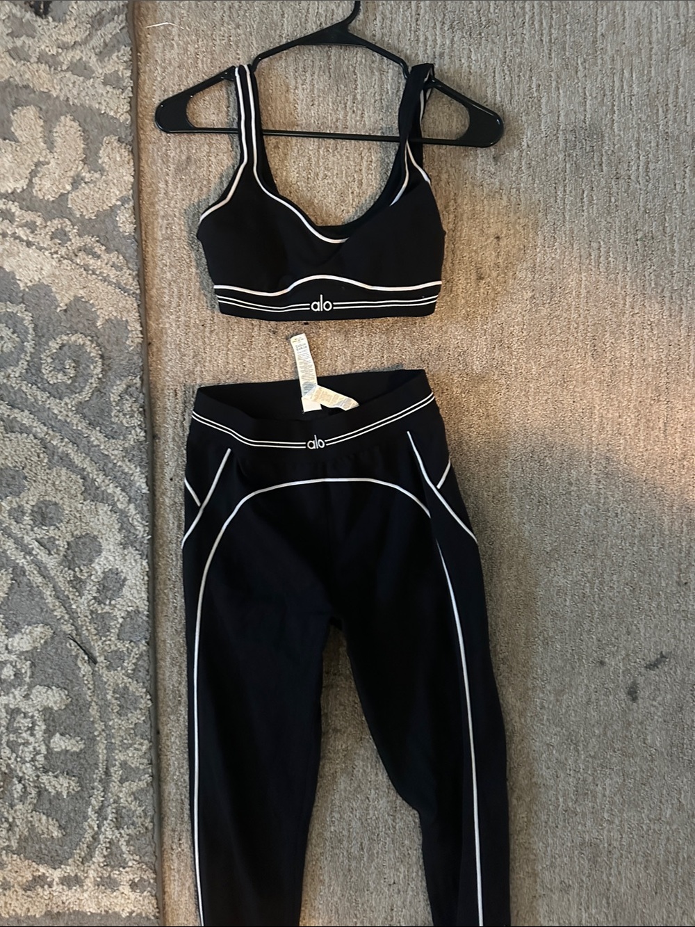 ALO Yoga Black Active Leggings with White Contrast Piping
